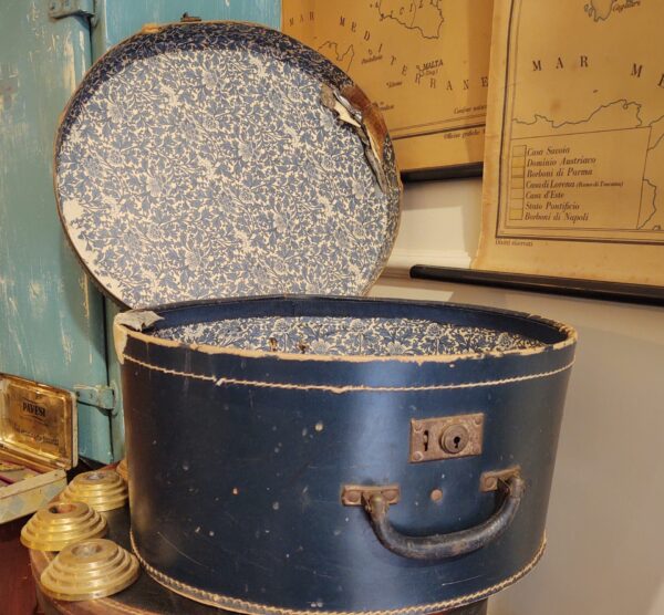 cappelliera blu